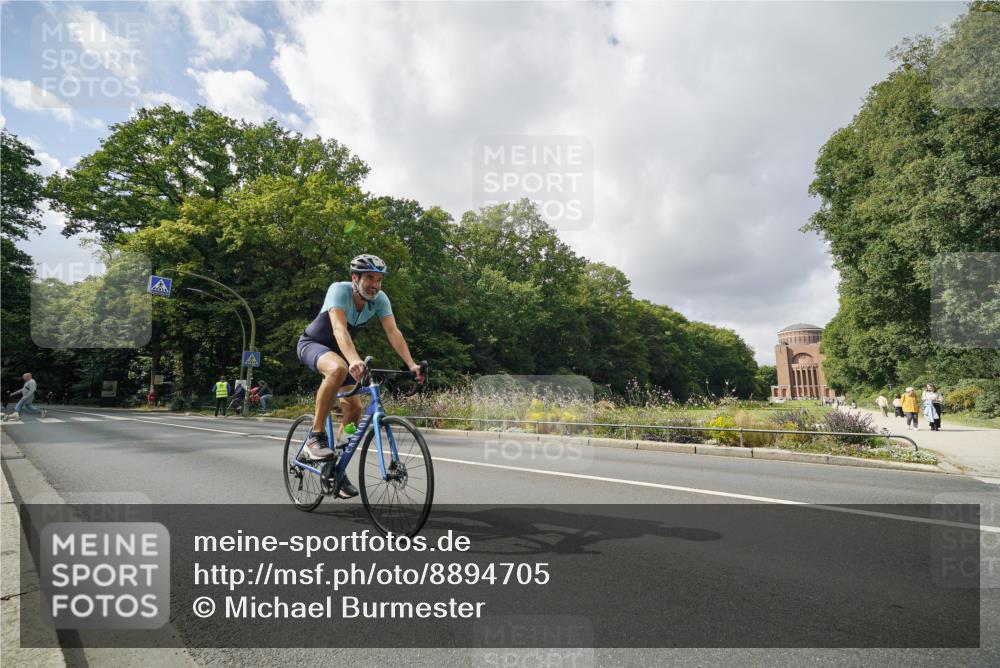 14.09.2025 - Stadtparktriathlon Michael Burmester http://msf.ph/oto/8894705 14.09.2025 12:34:20 Radfahren 1149, 1167, 1382 meine-sportfotos.de