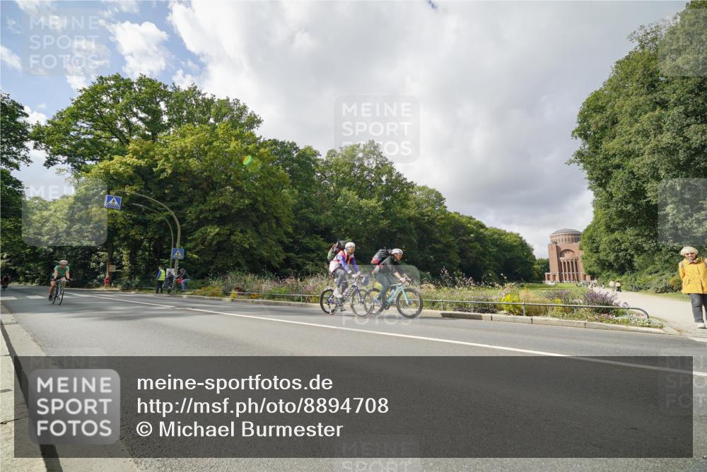 14.09.2025 - Stadtparktriathlon Michael Burmester http://msf.ph/oto/8894708 14.09.2025 12:34:36 Radfahren 1126, 1250, 1307 meine-sportfotos.de