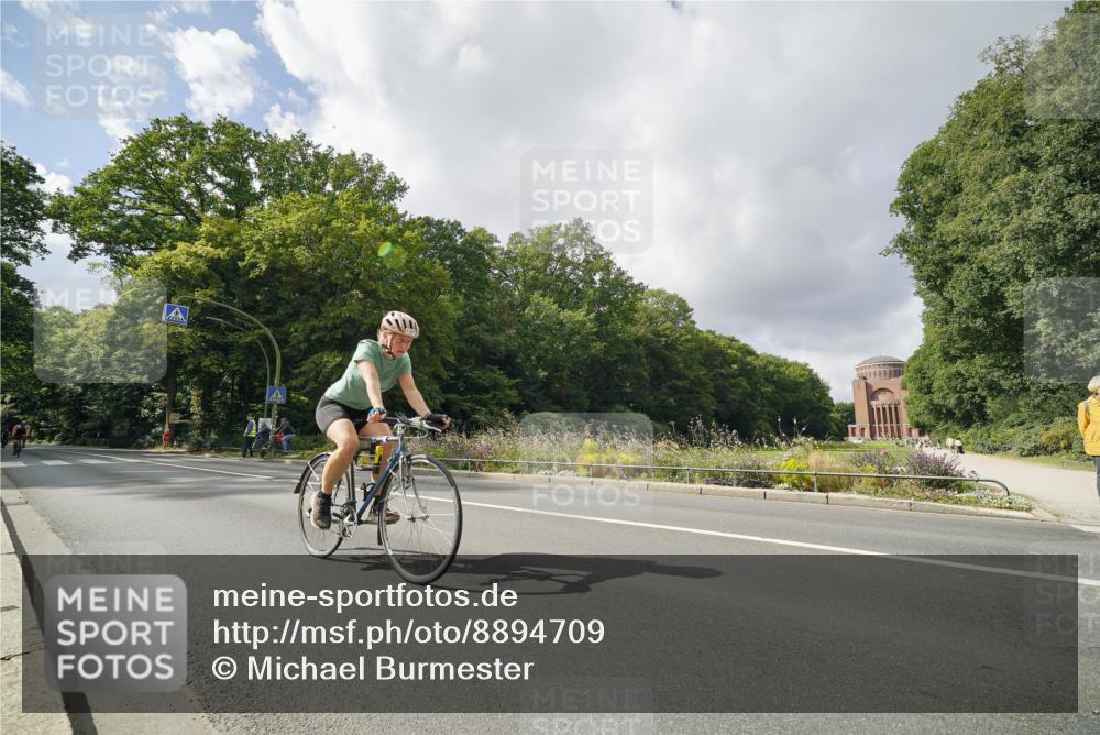 14.09.2025 - Stadtparktriathlon Michael Burmester http://msf.ph/oto/8894709 14.09.2025 12:34:38 Radfahren 1126, 1250, 1307 meine-sportfotos.de