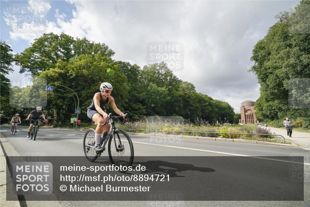 14.09.2025 - Stadtparktriathlon Michael Burmester http://msf.ph/oto/8894721 14.09.2025 12:35:05 Radfahren 1220, 1242, 1300 meine-sportfotos.de