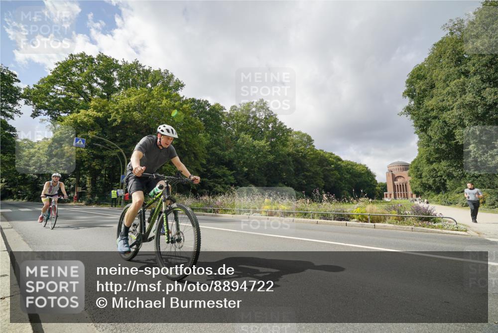 14.09.2025 - Stadtparktriathlon Michael Burmester http://msf.ph/oto/8894722 14.09.2025 12:35:06 Radfahren 1220, 1242, 1300 meine-sportfotos.de