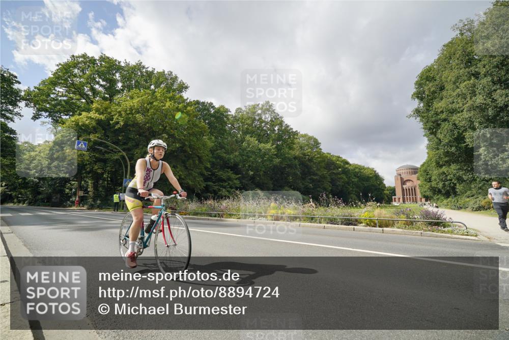 14.09.2025 - Stadtparktriathlon Michael Burmester http://msf.ph/oto/8894724 14.09.2025 12:35:06 Radfahren 1220, 1242, 1300 meine-sportfotos.de