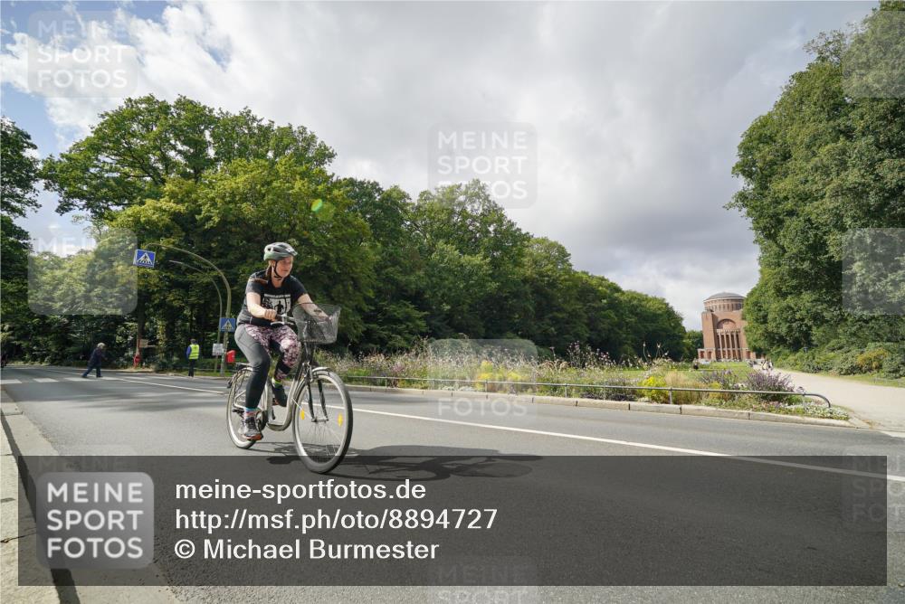 14.09.2025 - Stadtparktriathlon Michael Burmester http://msf.ph/oto/8894727 14.09.2025 12:35:23 Radfahren 1223, 1267, 1275, 1411 meine-sportfotos.de
