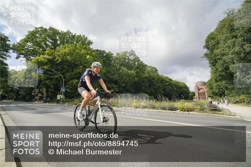 14.09.2025 - Stadtparktriathlon Michael Burmester http://msf.ph/oto/8894745 14.09.2025 12:35:51 Radfahren 1218, 1244, 1292, 1296, 1355, 1373 meine-sportfotos.de