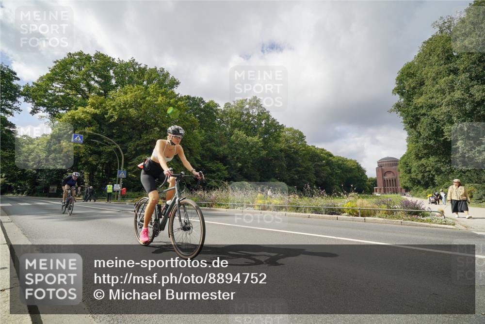 14.09.2025 - Stadtparktriathlon Michael Burmester http://msf.ph/oto/8894752 14.09.2025 12:36:07 Radfahren 1176, 1286, 1399 meine-sportfotos.de