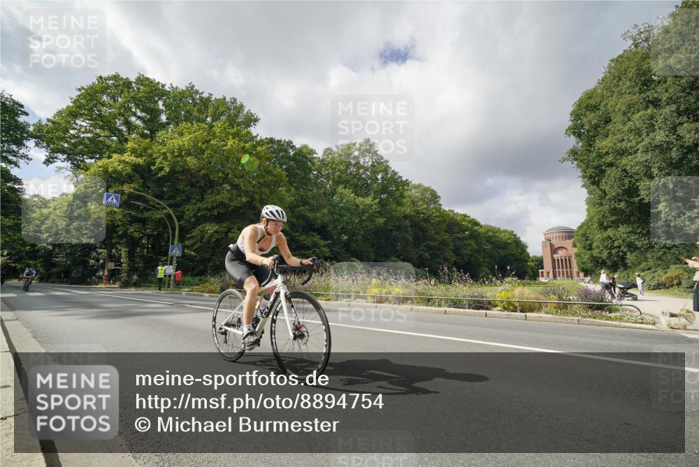 14.09.2025 - Stadtparktriathlon Michael Burmester http://msf.ph/oto/8894754 14.09.2025 12:36:17 Radfahren 1299, 1339, 1352 meine-sportfotos.de