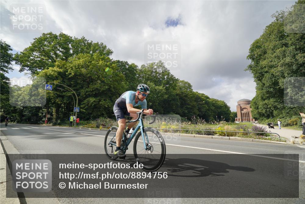14.09.2025 - Stadtparktriathlon Michael Burmester http://msf.ph/oto/8894756 14.09.2025 12:36:20 Radfahren 1299, 1339, 1351, 1352 meine-sportfotos.de