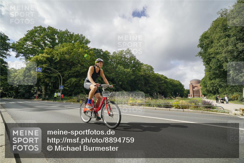 14.09.2025 - Stadtparktriathlon Michael Burmester http://msf.ph/oto/8894759 14.09.2025 12:36:28 Radfahren 1339, 1351 meine-sportfotos.de