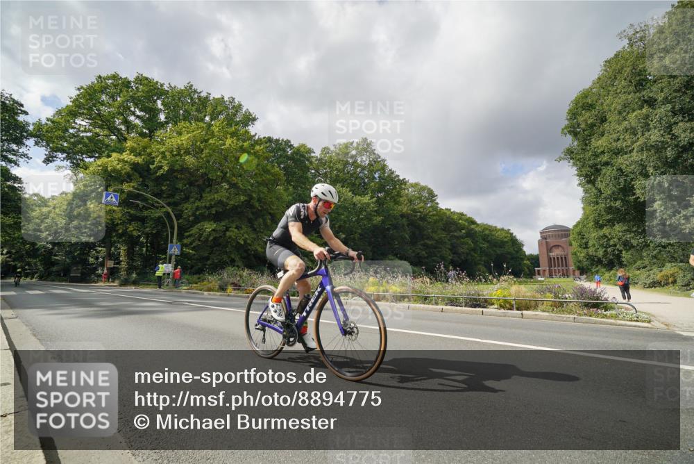 14.09.2025 - Stadtparktriathlon Michael Burmester http://msf.ph/oto/8894775 14.09.2025 12:37:01 Radfahren 1215, 1293, 1315, 1380, 1388 meine-sportfotos.de
