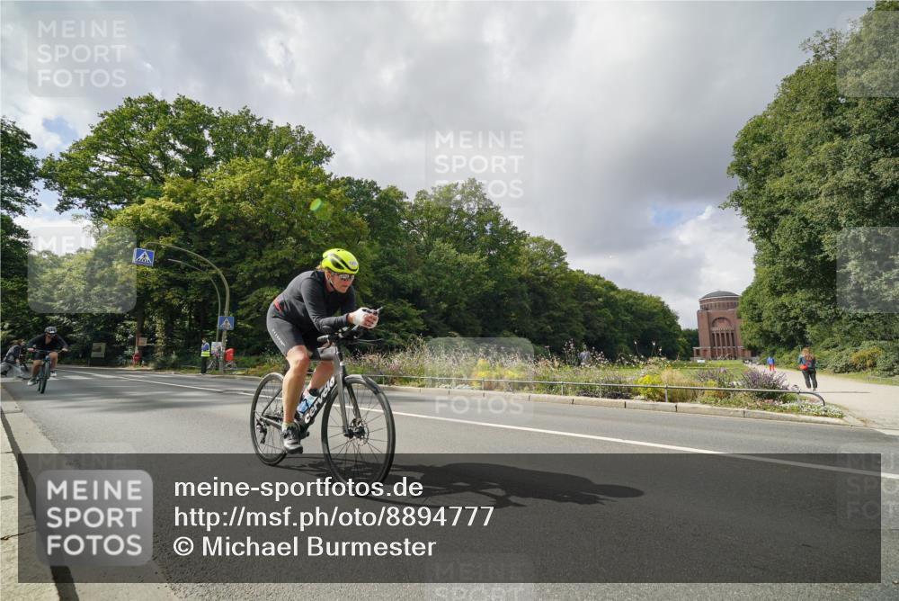 14.09.2025 - Stadtparktriathlon Michael Burmester http://msf.ph/oto/8894777 14.09.2025 12:37:06 Radfahren 1215, 1293, 1388 meine-sportfotos.de