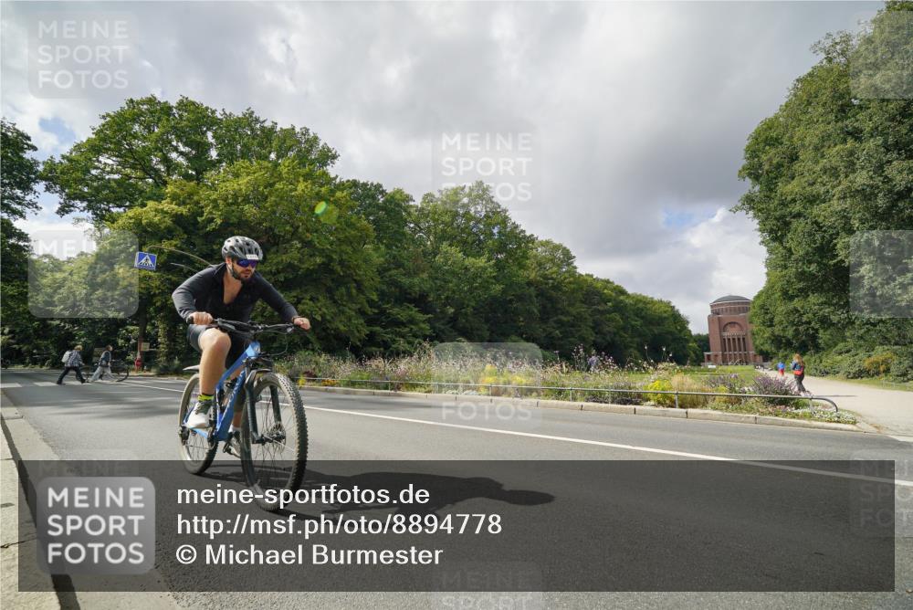 14.09.2025 - Stadtparktriathlon Michael Burmester http://msf.ph/oto/8894778 14.09.2025 12:37:07 Radfahren 1215, 1293, 1388 meine-sportfotos.de
