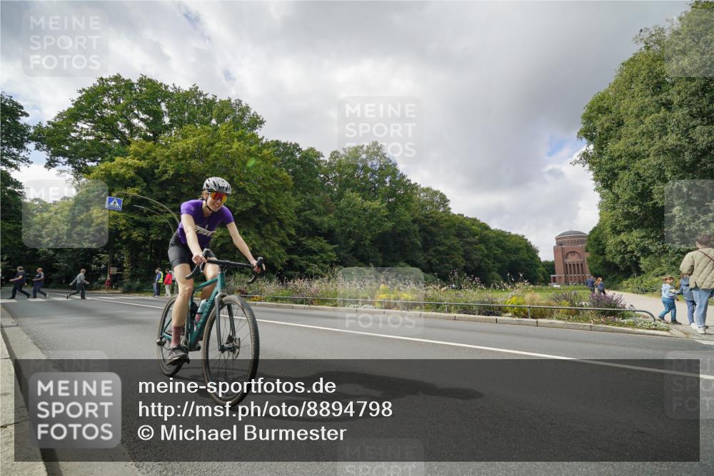 14.09.2025 - Stadtparktriathlon Michael Burmester http://msf.ph/oto/8894798 14.09.2025 12:37:49 Radfahren 1291, 1396 meine-sportfotos.de