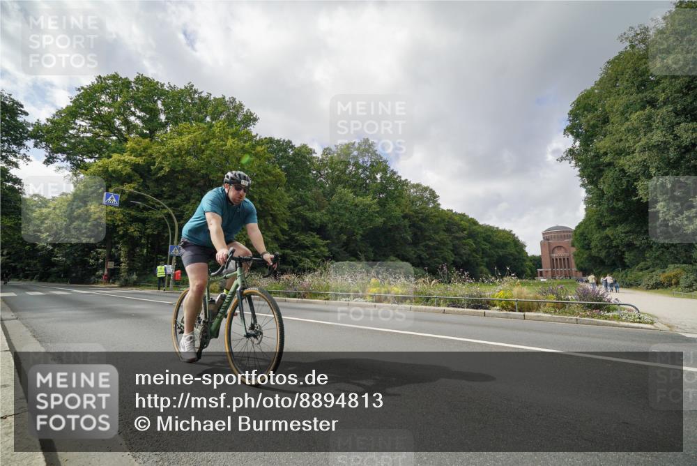 14.09.2025 - Stadtparktriathlon Michael Burmester http://msf.ph/oto/8894813 14.09.2025 12:38:19 Radfahren 1157, 1159, 1175, 1183 meine-sportfotos.de