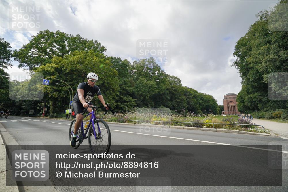 14.09.2025 - Stadtparktriathlon Michael Burmester http://msf.ph/oto/8894816 14.09.2025 12:38:27 Radfahren 1157, 1183, 1204, 1290 meine-sportfotos.de