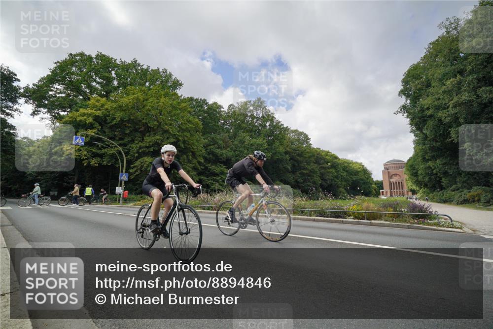 14.09.2025 - Stadtparktriathlon Michael Burmester http://msf.ph/oto/8894846 14.09.2025 12:39:28 Radfahren 1251, 1278, 1360 meine-sportfotos.de