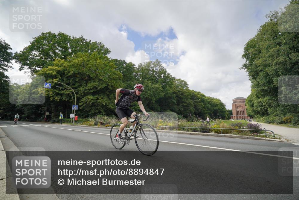 14.09.2025 - Stadtparktriathlon Michael Burmester http://msf.ph/oto/8894847 14.09.2025 12:39:38 Radfahren 1317, 1321, 1410, 1417 meine-sportfotos.de