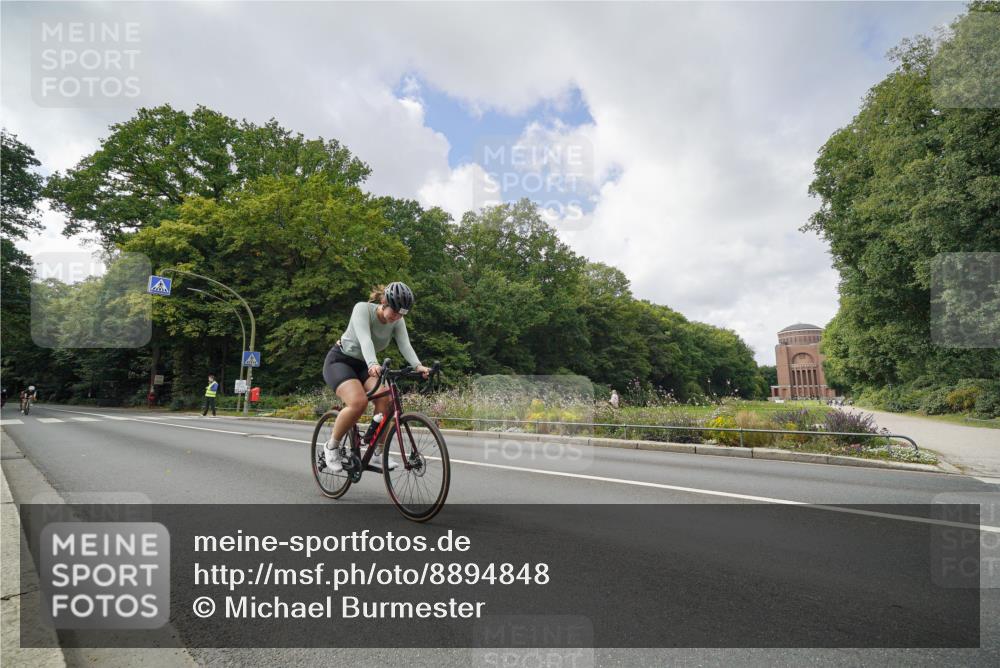 14.09.2025 - Stadtparktriathlon Michael Burmester http://msf.ph/oto/8894848 14.09.2025 12:39:42 Radfahren 1317, 1321, 1335, 1394, 1410, 1417 meine-sportfotos.de