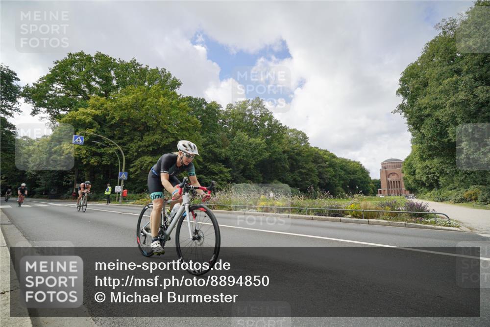 14.09.2025 - Stadtparktriathlon Michael Burmester http://msf.ph/oto/8894850 14.09.2025 12:39:45 Radfahren 1317, 1321, 1335, 1394, 1417 meine-sportfotos.de