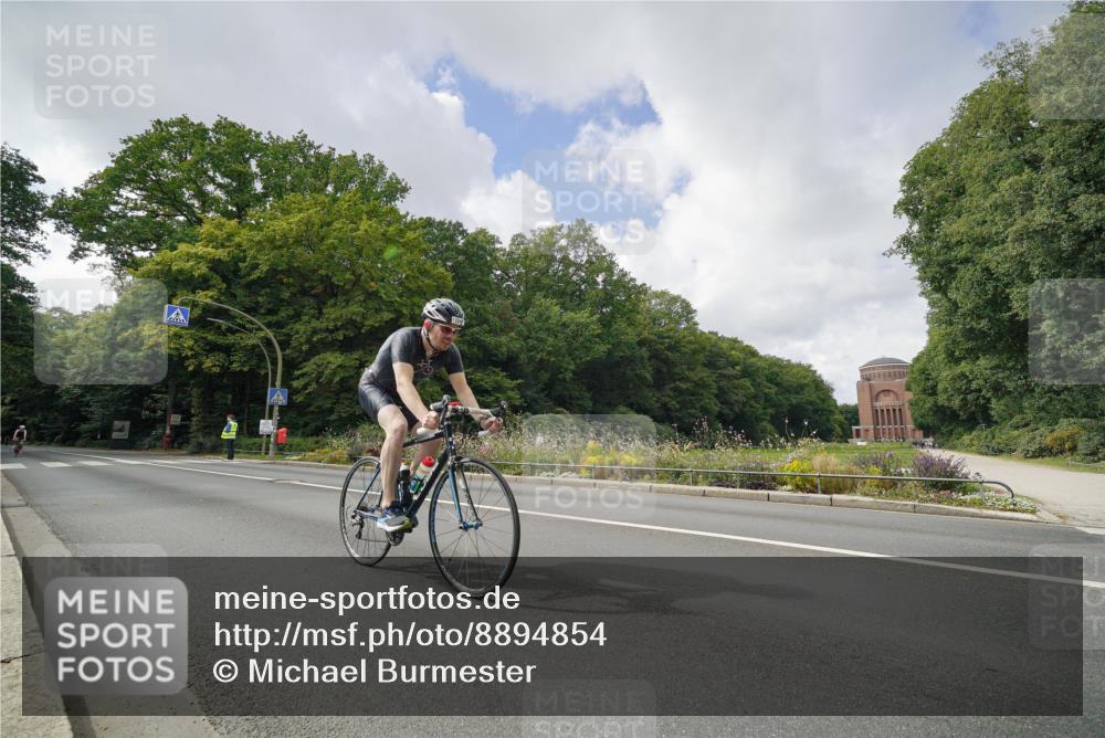 14.09.2025 - Stadtparktriathlon Michael Burmester http://msf.ph/oto/8894854 14.09.2025 12:39:50 Radfahren 1317, 1327, 1335, 1394, 1417 meine-sportfotos.de