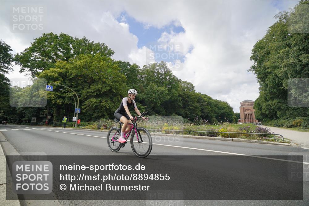 14.09.2025 - Stadtparktriathlon Michael Burmester http://msf.ph/oto/8894855 14.09.2025 12:39:54 Radfahren 1301, 1327, 1394 meine-sportfotos.de
