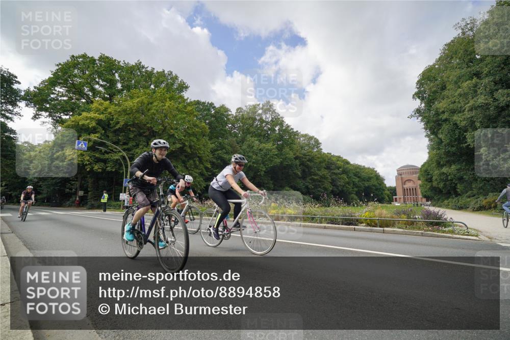 14.09.2025 - Stadtparktriathlon Michael Burmester http://msf.ph/oto/8894858 14.09.2025 12:40:03 Radfahren 1237, 1239, 1254, 1261, 1288, 1301, 1371 meine-sportfotos.de