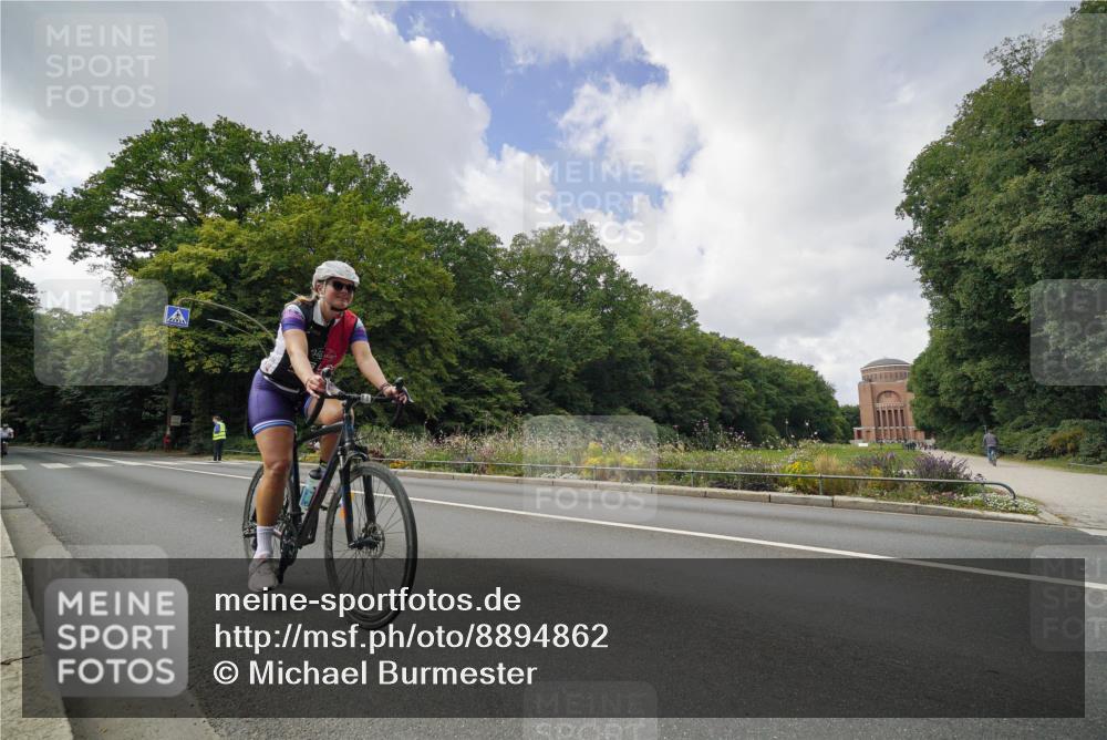 14.09.2025 - Stadtparktriathlon Michael Burmester http://msf.ph/oto/8894862 14.09.2025 12:40:10 Radfahren 1100, 1237, 1239, 1288 meine-sportfotos.de