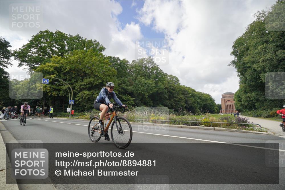 14.09.2025 - Stadtparktriathlon Michael Burmester http://msf.ph/oto/8894881 14.09.2025 12:40:46 Radfahren 1245, 1249, 1268, 1277, 1279, 1306 meine-sportfotos.de
