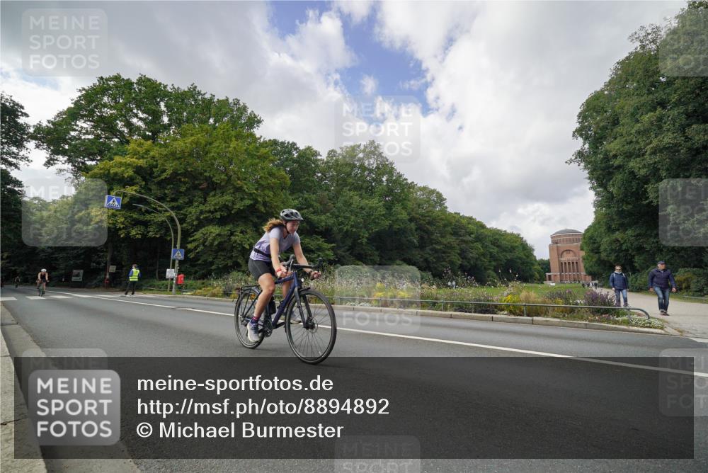 14.09.2025 - Stadtparktriathlon Michael Burmester http://msf.ph/oto/8894892 14.09.2025 12:41:14 Radfahren 1232, 1255, 1328, 1332, 1384 meine-sportfotos.de