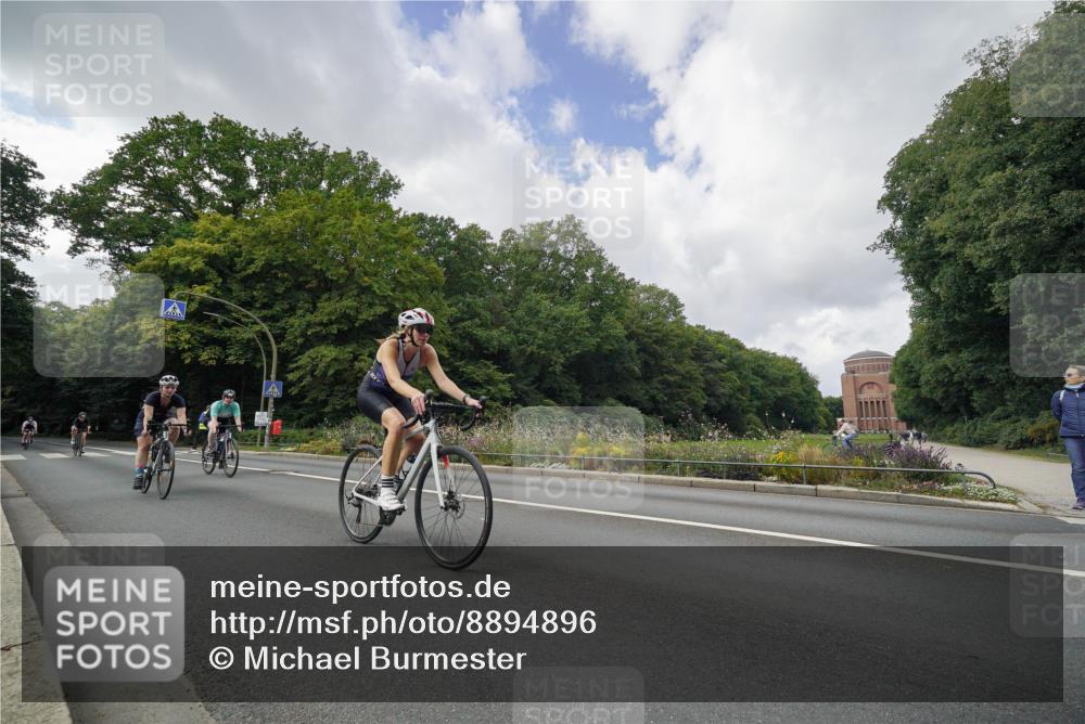 14.09.2025 - Stadtparktriathlon Michael Burmester http://msf.ph/oto/8894896 14.09.2025 12:41:22 Radfahren 1229, 1255, 1328, 1329, 1332, 1336, 1403 meine-sportfotos.de