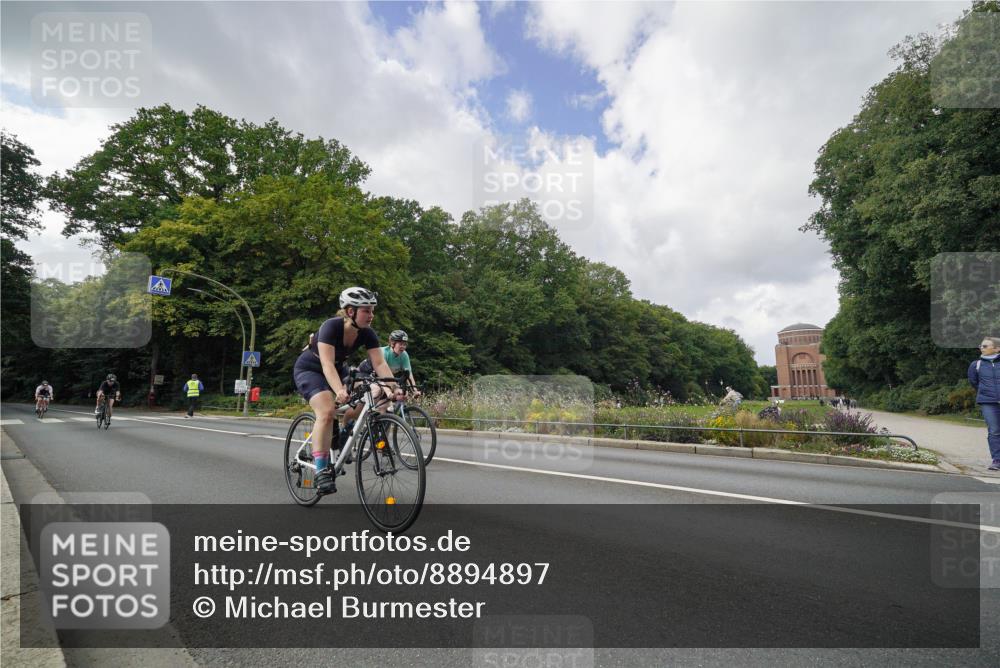 14.09.2025 - Stadtparktriathlon Michael Burmester http://msf.ph/oto/8894897 14.09.2025 12:41:23 Radfahren 1228, 1229, 1255, 1328, 1329, 1332, 1336, 1403 meine-sportfotos.de