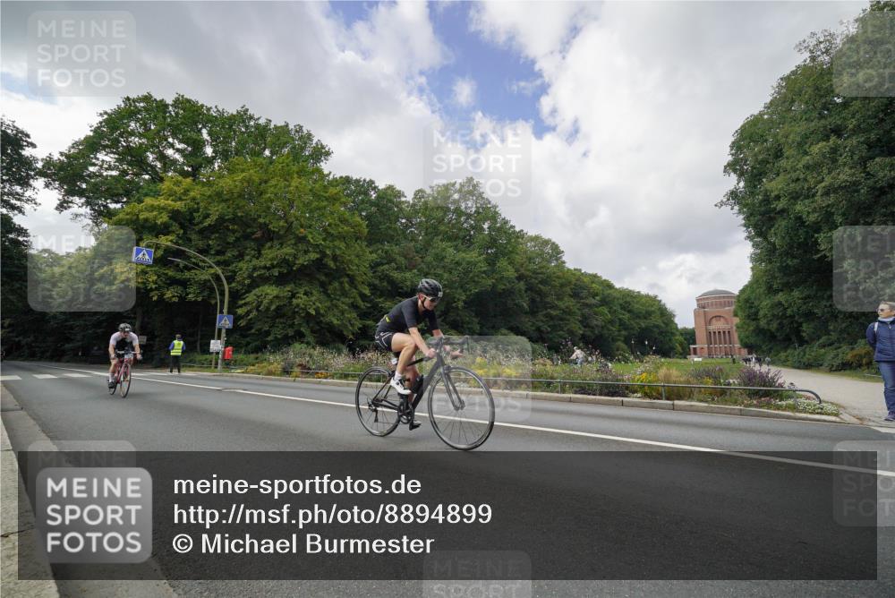 14.09.2025 - Stadtparktriathlon Michael Burmester http://msf.ph/oto/8894899 14.09.2025 12:41:24 Radfahren 1228, 1229, 1255, 1329, 1332, 1336, 1343, 1403 meine-sportfotos.de