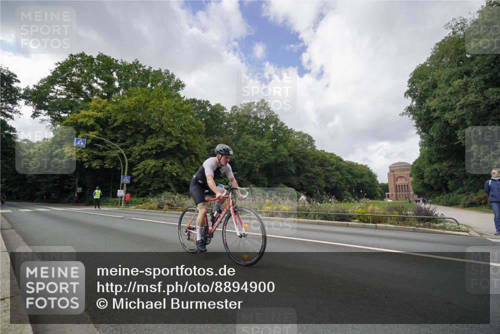 14.09.2025 - Stadtparktriathlon Michael Burmester http://msf.ph/oto/8894900 14.09.2025 12:41:25 Radfahren 1228, 1229, 1255, 1329, 1332, 1336, 1343, 1403 meine-sportfotos.de