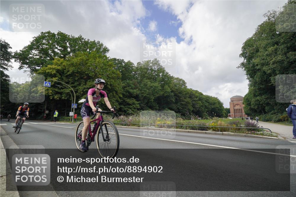 14.09.2025 - Stadtparktriathlon Michael Burmester http://msf.ph/oto/8894902 14.09.2025 12:41:31 Radfahren 1228, 1304, 1334, 1343, 1403 meine-sportfotos.de