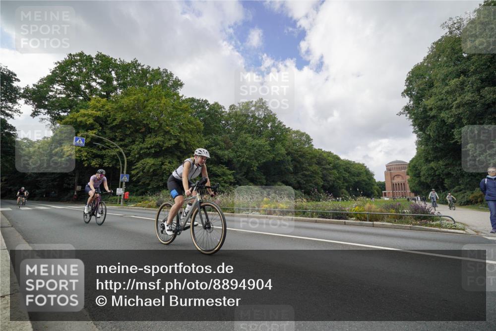14.09.2025 - Stadtparktriathlon Michael Burmester http://msf.ph/oto/8894904 14.09.2025 12:41:37 Radfahren 1228, 1287, 1304, 1334, 1343, 1353 meine-sportfotos.de