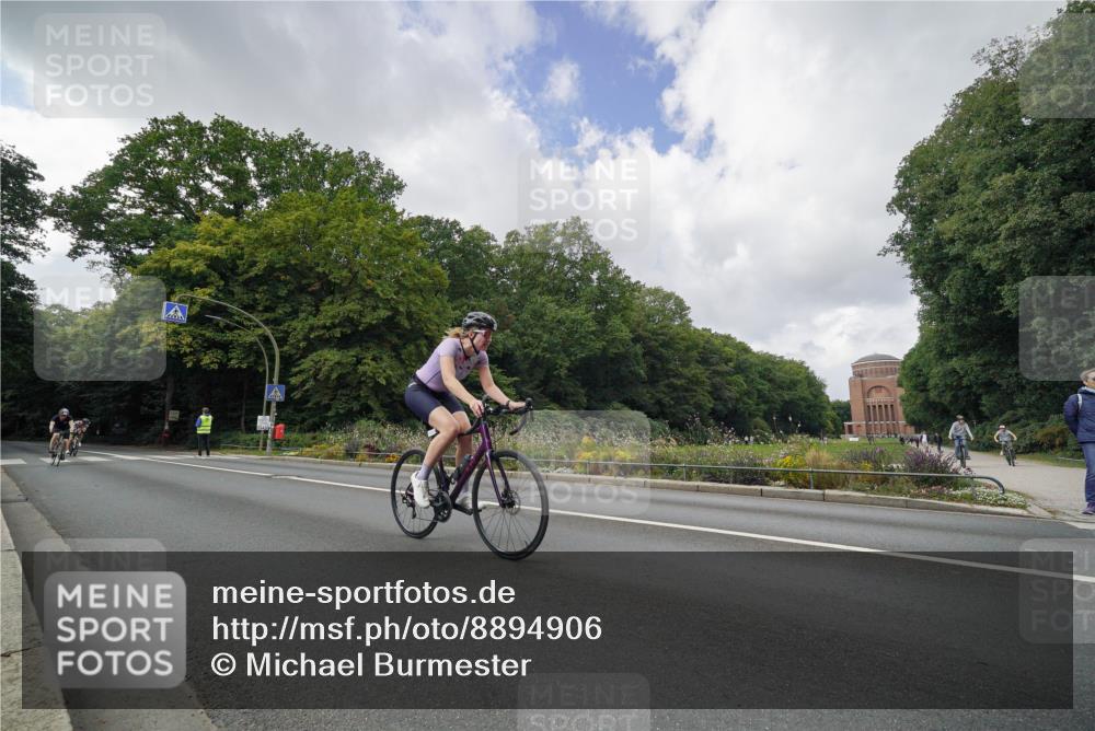 14.09.2025 - Stadtparktriathlon Michael Burmester http://msf.ph/oto/8894906 14.09.2025 12:41:38 Radfahren 1287, 1304, 1334, 1343, 1353 meine-sportfotos.de