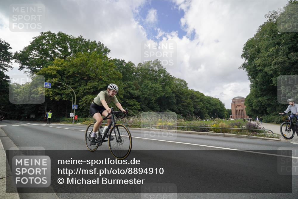 14.09.2025 - Stadtparktriathlon Michael Burmester http://msf.ph/oto/8894910 14.09.2025 12:41:47 Radfahren 1260, 1285 meine-sportfotos.de