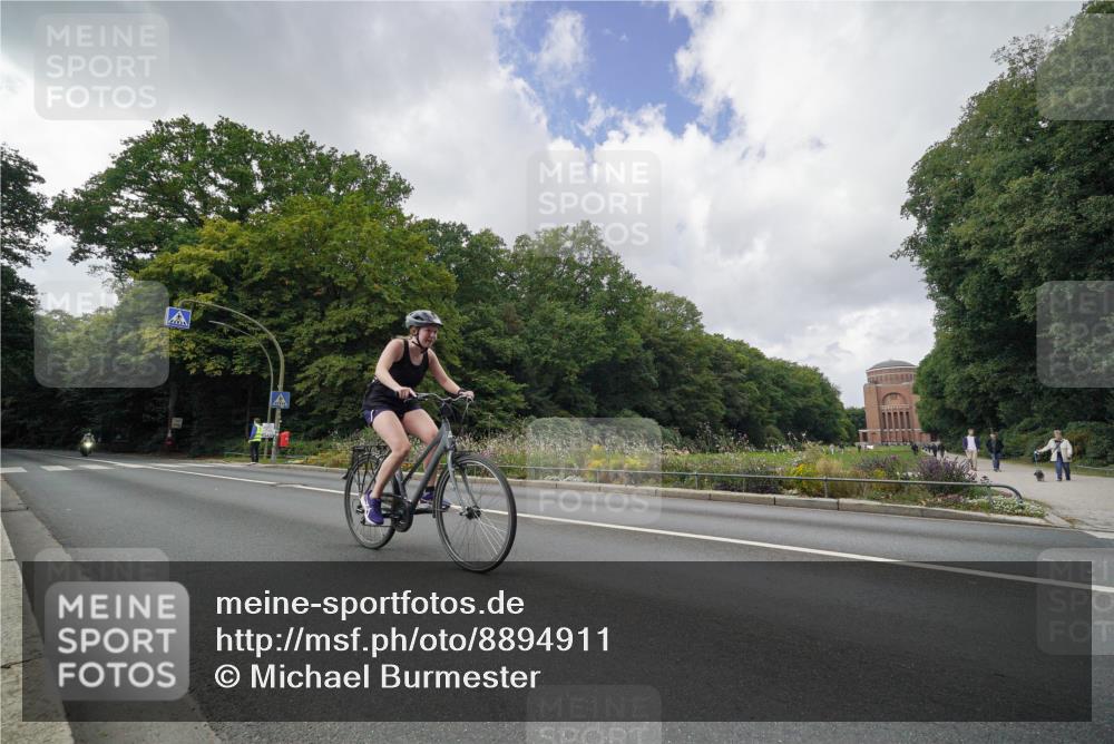 14.09.2025 - Stadtparktriathlon Michael Burmester http://msf.ph/oto/8894911 14.09.2025 12:41:54 Radfahren 1285 meine-sportfotos.de