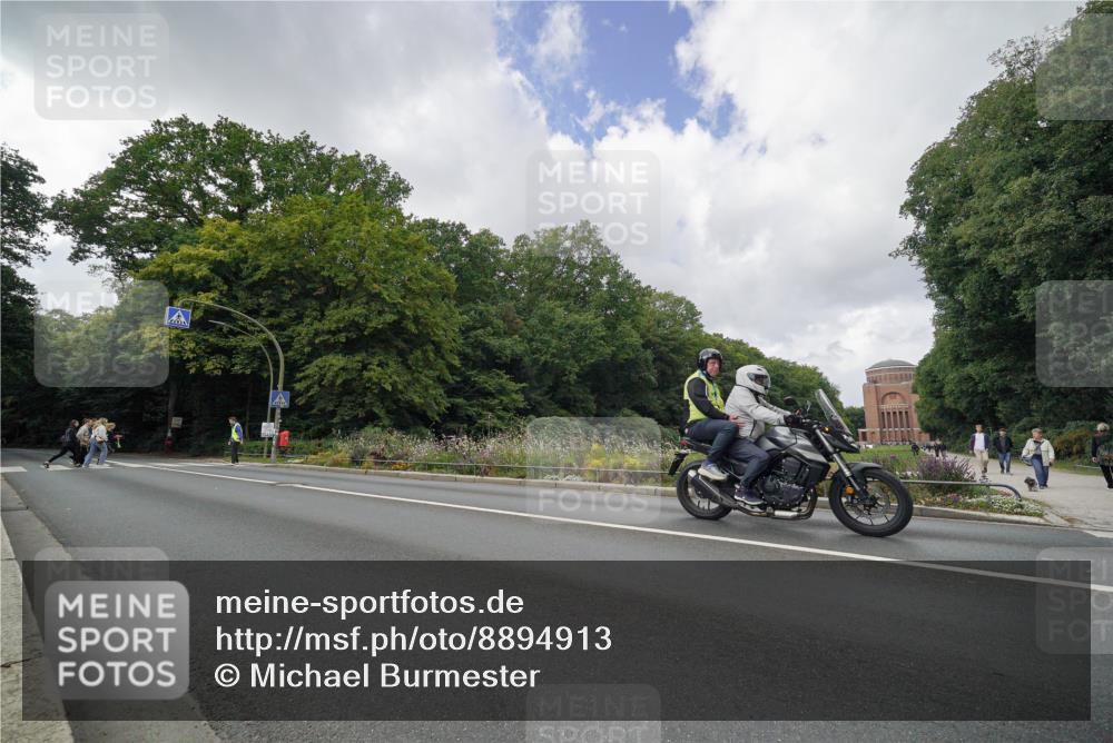 14.09.2025 - Stadtparktriathlon Michael Burmester http://msf.ph/oto/8894913 14.09.2025 12:41:57 Radfahren 1285 meine-sportfotos.de
