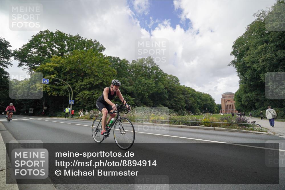 14.09.2025 - Stadtparktriathlon Michael Burmester http://msf.ph/oto/8894914 14.09.2025 12:42:10 Radfahren 1236, 1297, 1411 meine-sportfotos.de