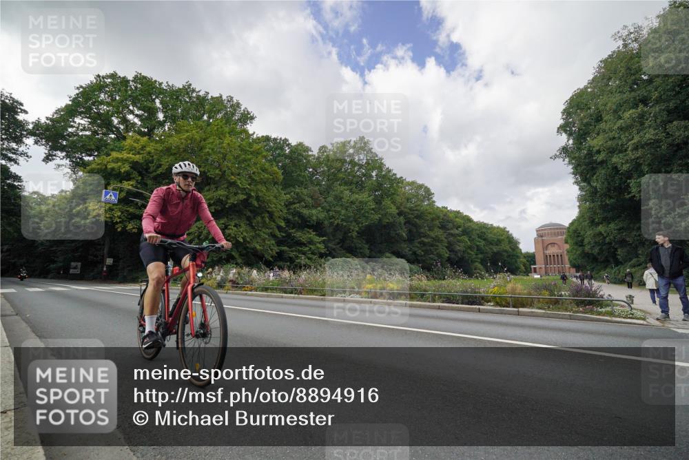 14.09.2025 - Stadtparktriathlon Michael Burmester http://msf.ph/oto/8894916 14.09.2025 12:42:12 Radfahren 1236, 1297, 1411 meine-sportfotos.de