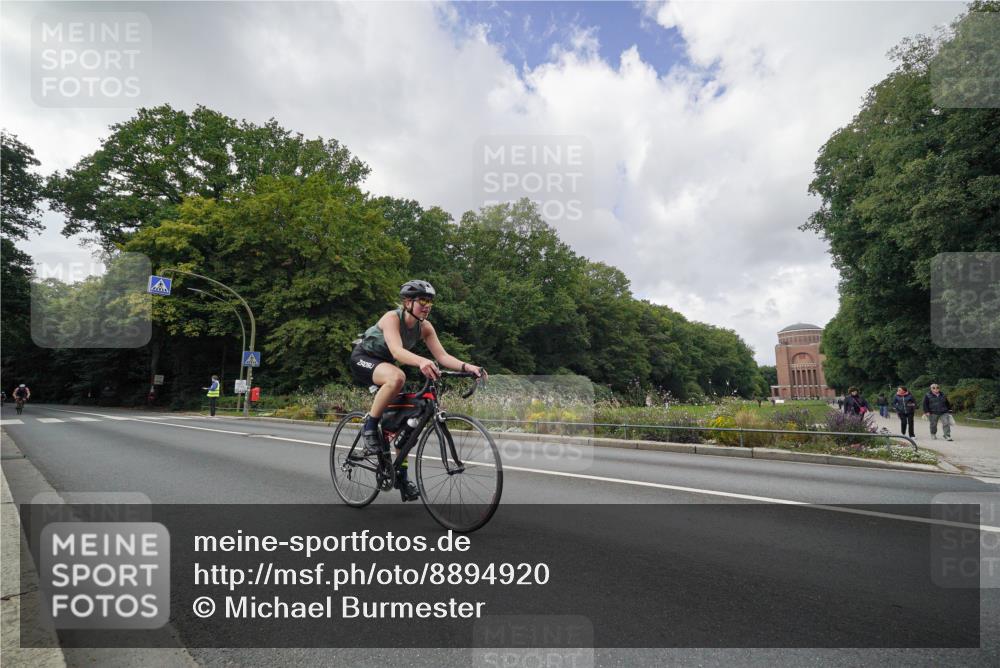 14.09.2025 - Stadtparktriathlon Michael Burmester http://msf.ph/oto/8894920 14.09.2025 12:42:31 Radfahren 1250, 1276, 1385 meine-sportfotos.de