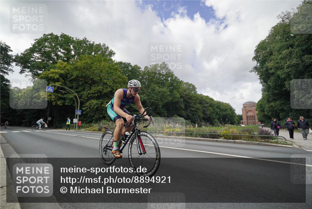 14.09.2025 - Stadtparktriathlon Michael Burmester http://msf.ph/oto/8894921 14.09.2025 12:42:34 Radfahren 1250, 1276, 1385 meine-sportfotos.de