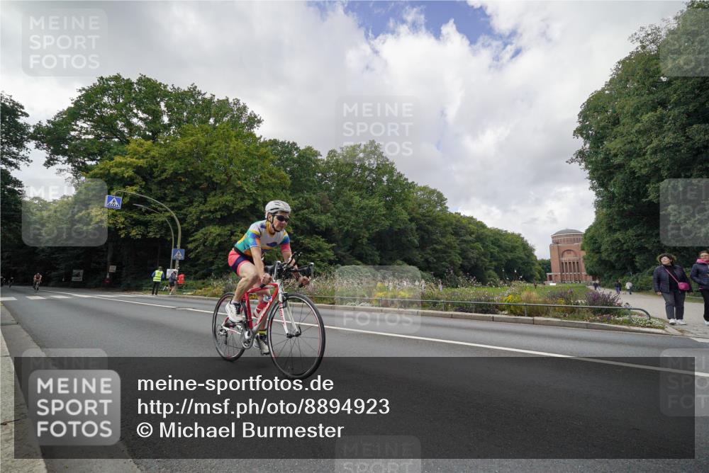 14.09.2025 - Stadtparktriathlon Michael Burmester http://msf.ph/oto/8894923 14.09.2025 12:42:39 Radfahren 1276, 1292, 1383, 1385, 1400, 1415 meine-sportfotos.de
