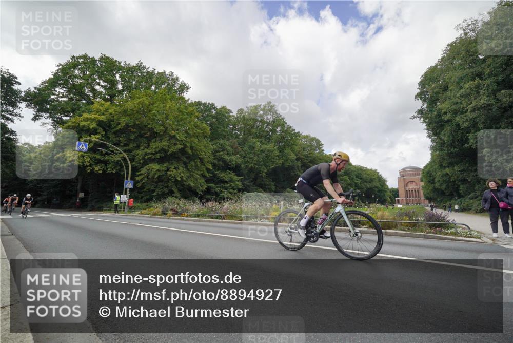 14.09.2025 - Stadtparktriathlon Michael Burmester http://msf.ph/oto/8894927 14.09.2025 12:42:46 Radfahren 1292, 1341, 1355, 1383, 1400, 1415 meine-sportfotos.de