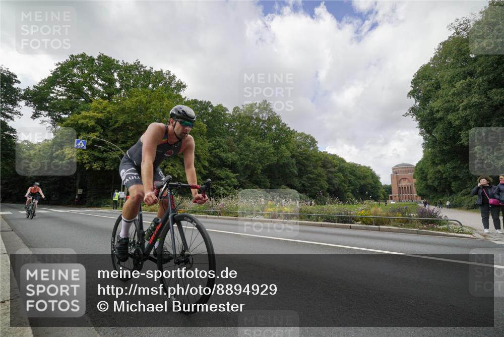 14.09.2025 - Stadtparktriathlon Michael Burmester http://msf.ph/oto/8894929 14.09.2025 12:42:48 Radfahren 1292, 1341, 1355, 1383, 1400, 1415 meine-sportfotos.de