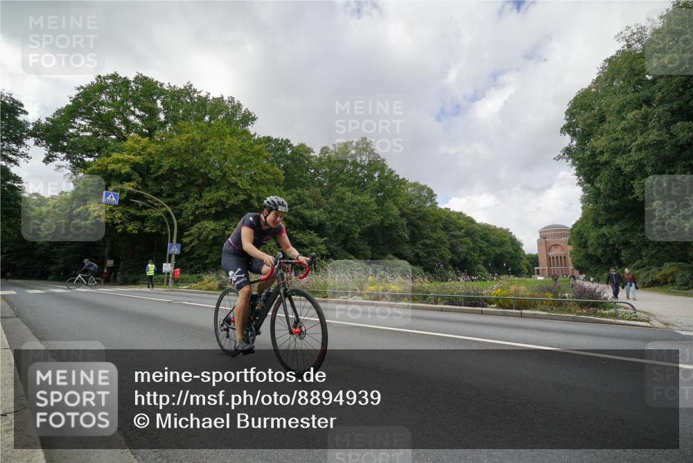 14.09.2025 - Stadtparktriathlon Michael Burmester http://msf.ph/oto/8894939 14.09.2025 12:43:17 Radfahren 1223 meine-sportfotos.de
