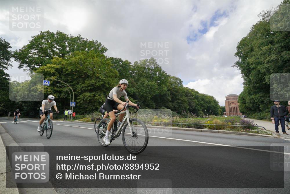 14.09.2025 - Stadtparktriathlon Michael Burmester http://msf.ph/oto/8894952 14.09.2025 12:43:44 Radfahren 1252, 1267, 1296, 1298, 1361, 1365, 1367, 1405, 1407 meine-sportfotos.de