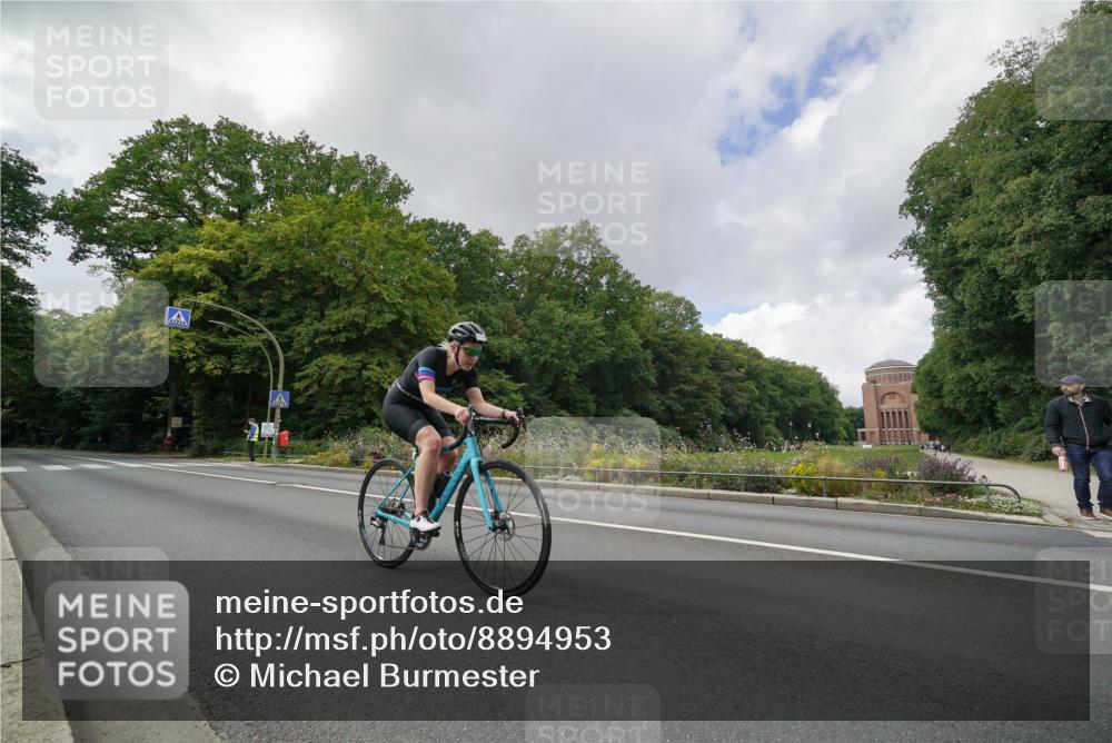 14.09.2025 - Stadtparktriathlon Michael Burmester http://msf.ph/oto/8894953 14.09.2025 12:43:46 Radfahren 1252, 1267, 1296, 1298, 1299, 1365, 1367, 1405, 1407 meine-sportfotos.de