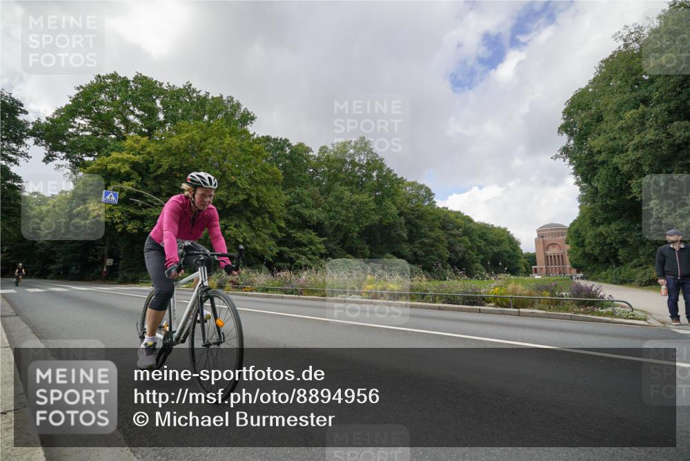 14.09.2025 - Stadtparktriathlon Michael Burmester http://msf.ph/oto/8894956 14.09.2025 12:43:56 Radfahren 1246, 1299, 1303 meine-sportfotos.de