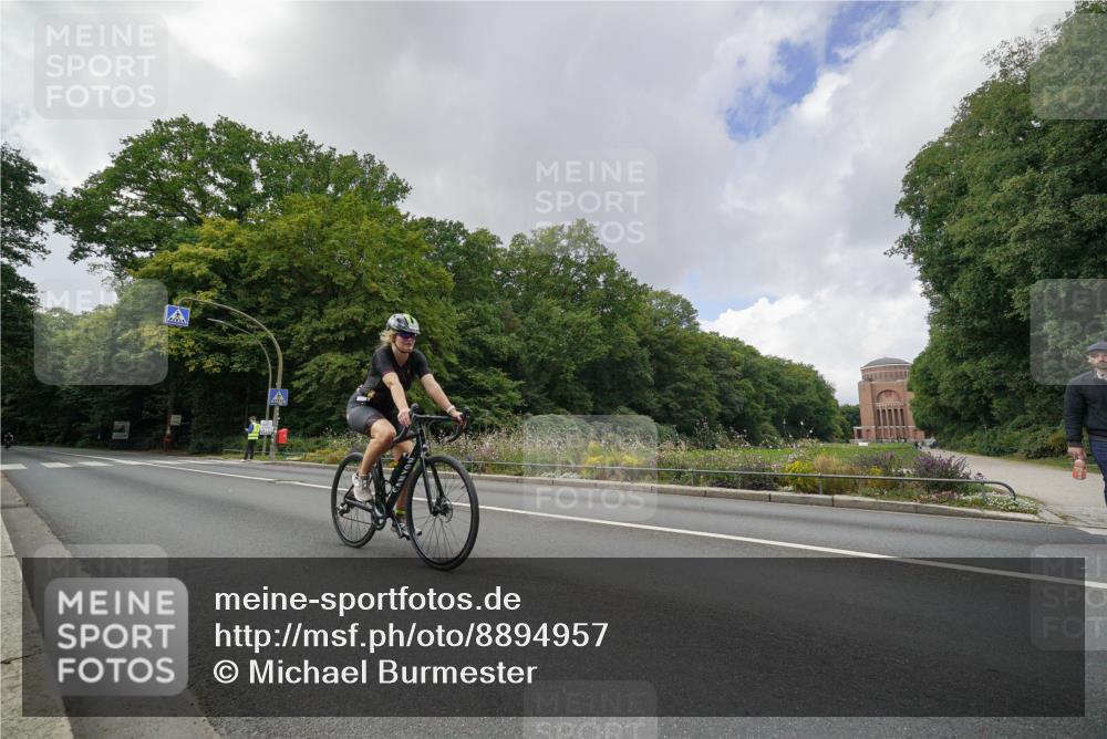 14.09.2025 - Stadtparktriathlon Michael Burmester http://msf.ph/oto/8894957 14.09.2025 12:44:01 Radfahren 1246, 1303, 1386 meine-sportfotos.de
